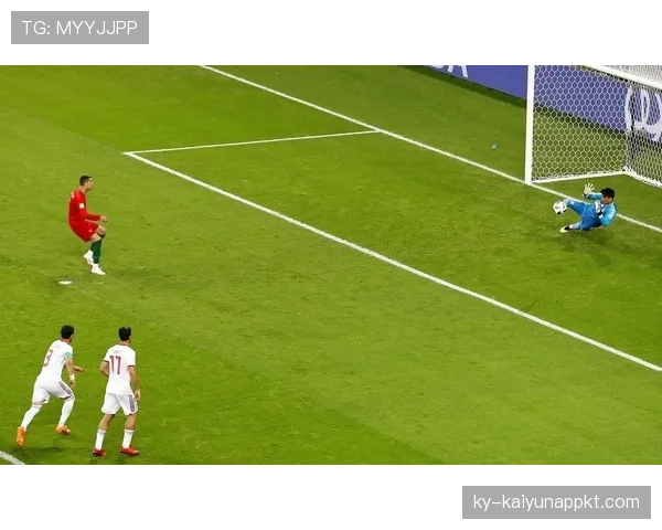 VAR延迟判罚背后：裁判为何允许争议时间悄然流逝？