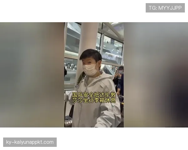 孙颖莎的行李箱里塞了20双球鞋，全是没拆标的